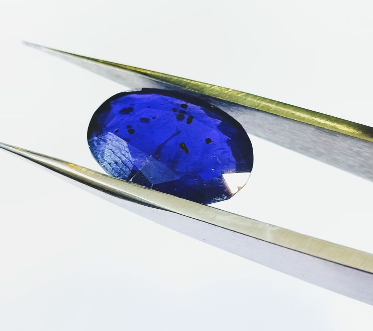 Buy Iolite (Kaka Neeli) Stone - 4.5 carats online