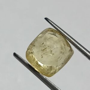 Mantrit (Energized) Yellow Square Sapphire (Pukhraj) 3.22 Carat With Certified - Image 3